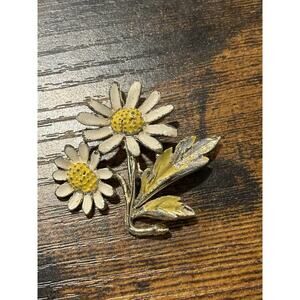Vintage White Yellow Enamel Daisy Flower Brooch Pin Floral Jewelry SKU187